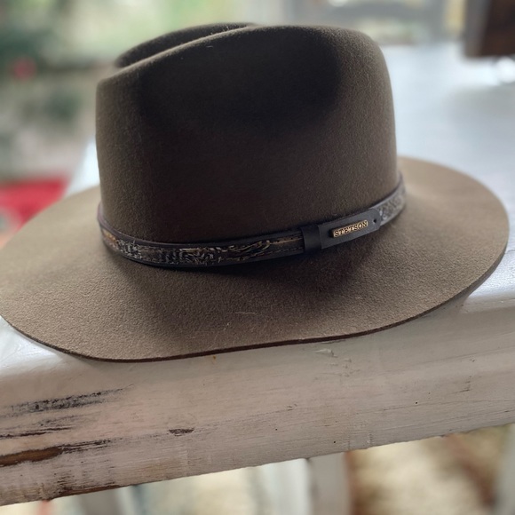 Stetson wool hat. Beautiful mocha brown in color. Brand new. Never worn